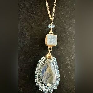 Elegant Blue and Gold Pendant Necklace